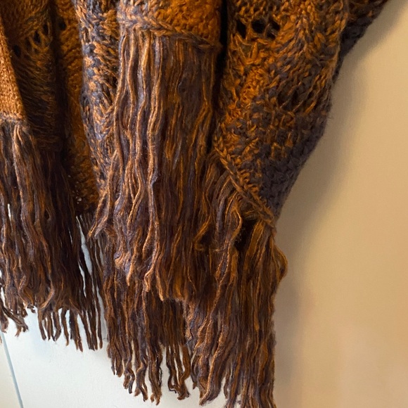 Umgee Fringe Knit Kimono / Cardigan in Blue and Brown - Picture 5 of 6